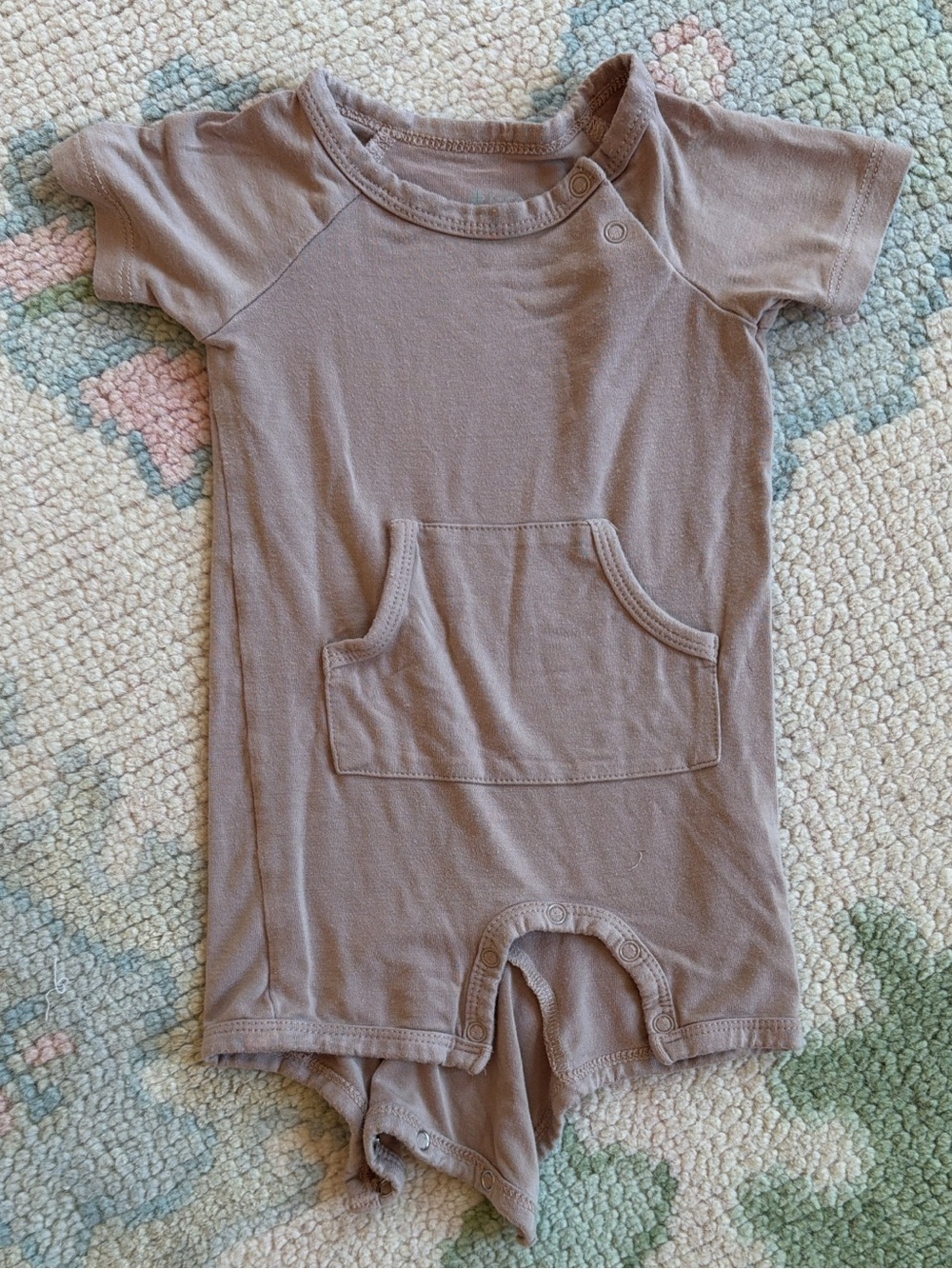 Kyte BABY taupe Short Sleeve Romper with Front Pocket